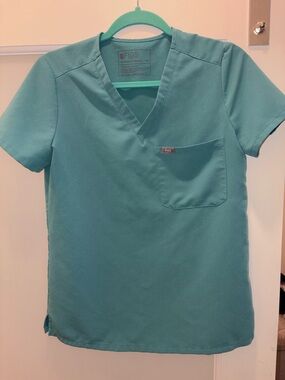 Figs Women’s One Pocket Scrub Top